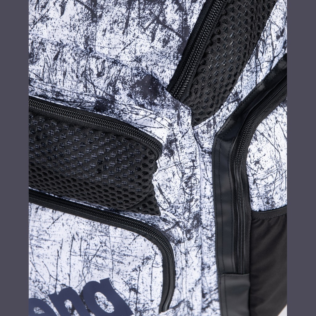 arena-one-go-backpack-45l-ao-allover-v9.jpg