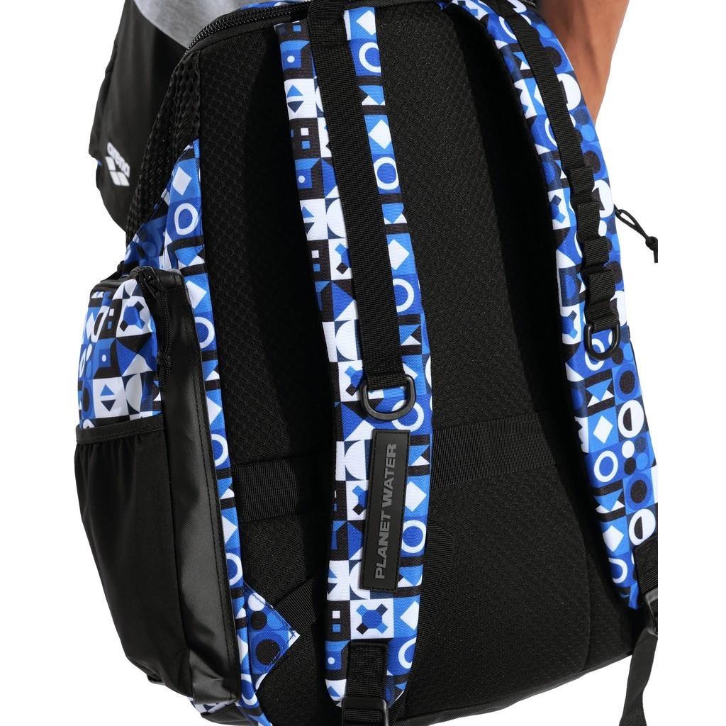 arena-one-go-backpack-45l-ao-allover-pieces-v3.jpg