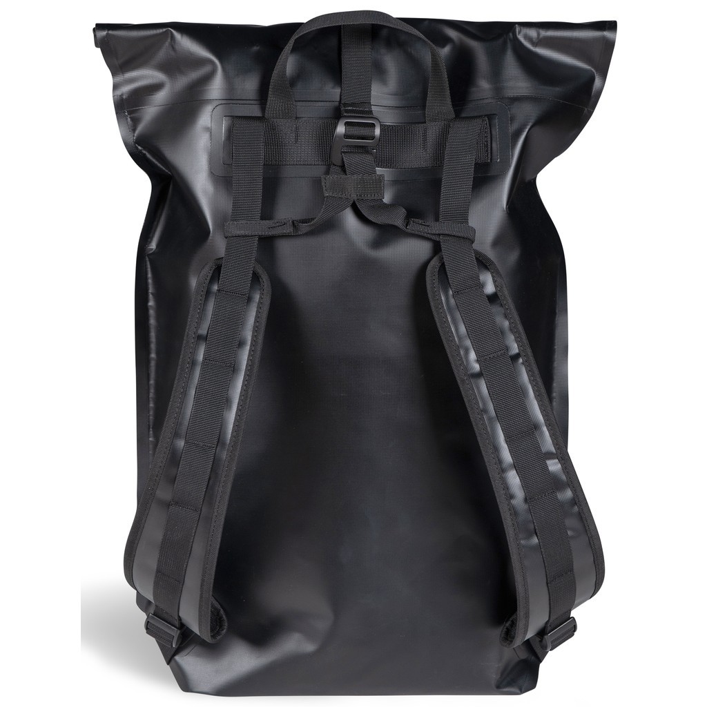 arena-dry-backpack-black-v7.jpg
