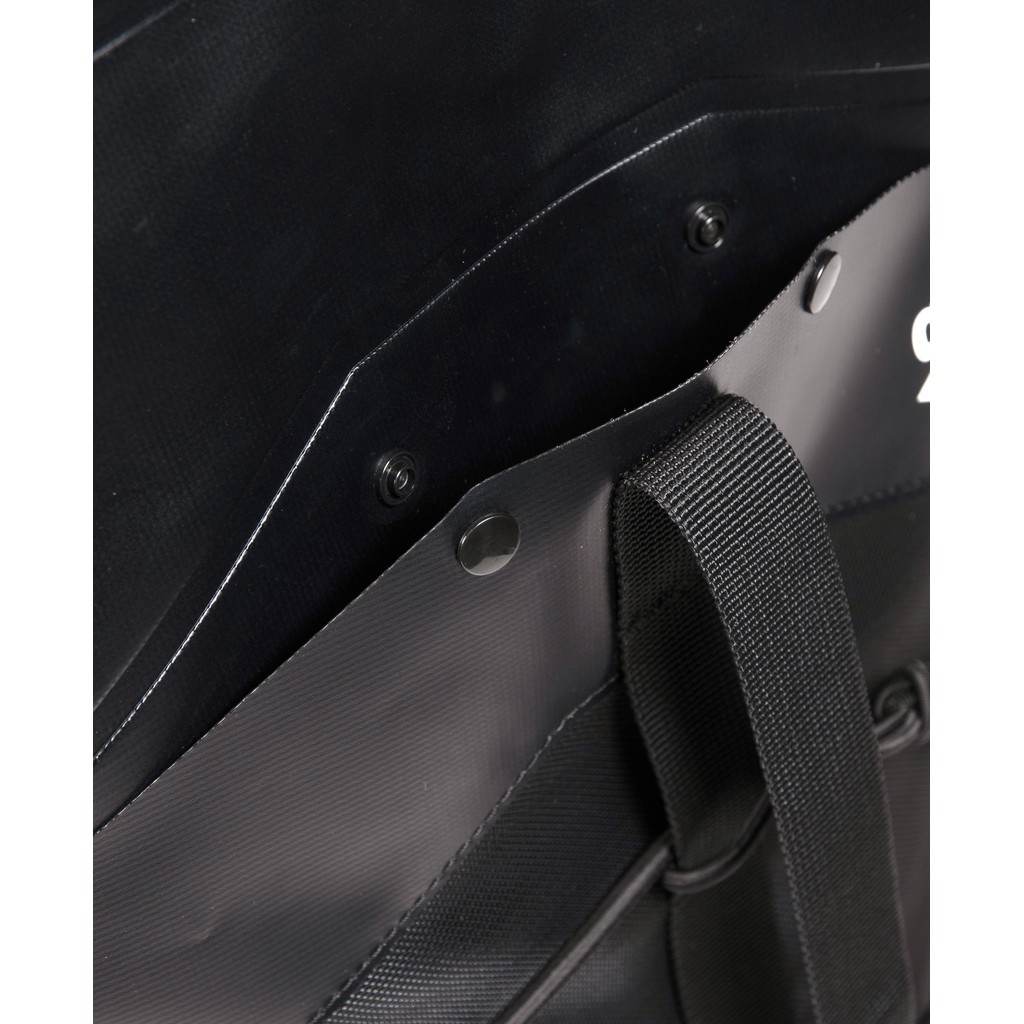 arena-dry-backpack-black-v11.jpg