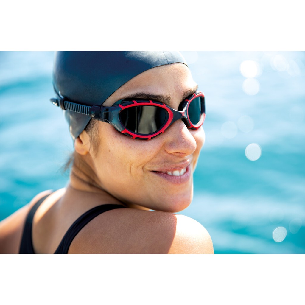zoggs-predator-flex-polarized-small-red-black-smoke-polar-web4.jpg